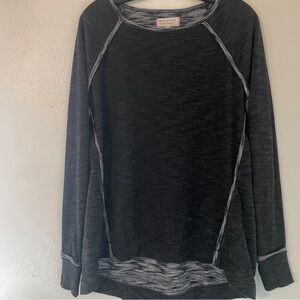 Max Studio Weekend Top L Black Gray Exposed Flatlock Seams Thumbholes Hi-Low